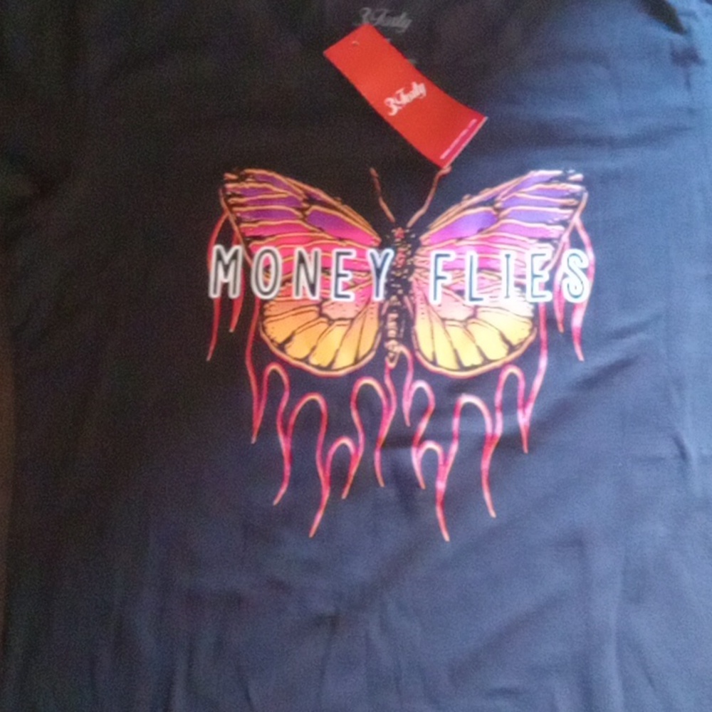 Women's xl shirt selling for $5